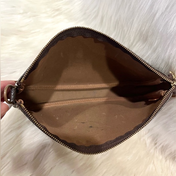 Authenticated Louis Vuitton Pochette Accessories Crossbody Shoulder Bag Purse - Picture 11 of 15